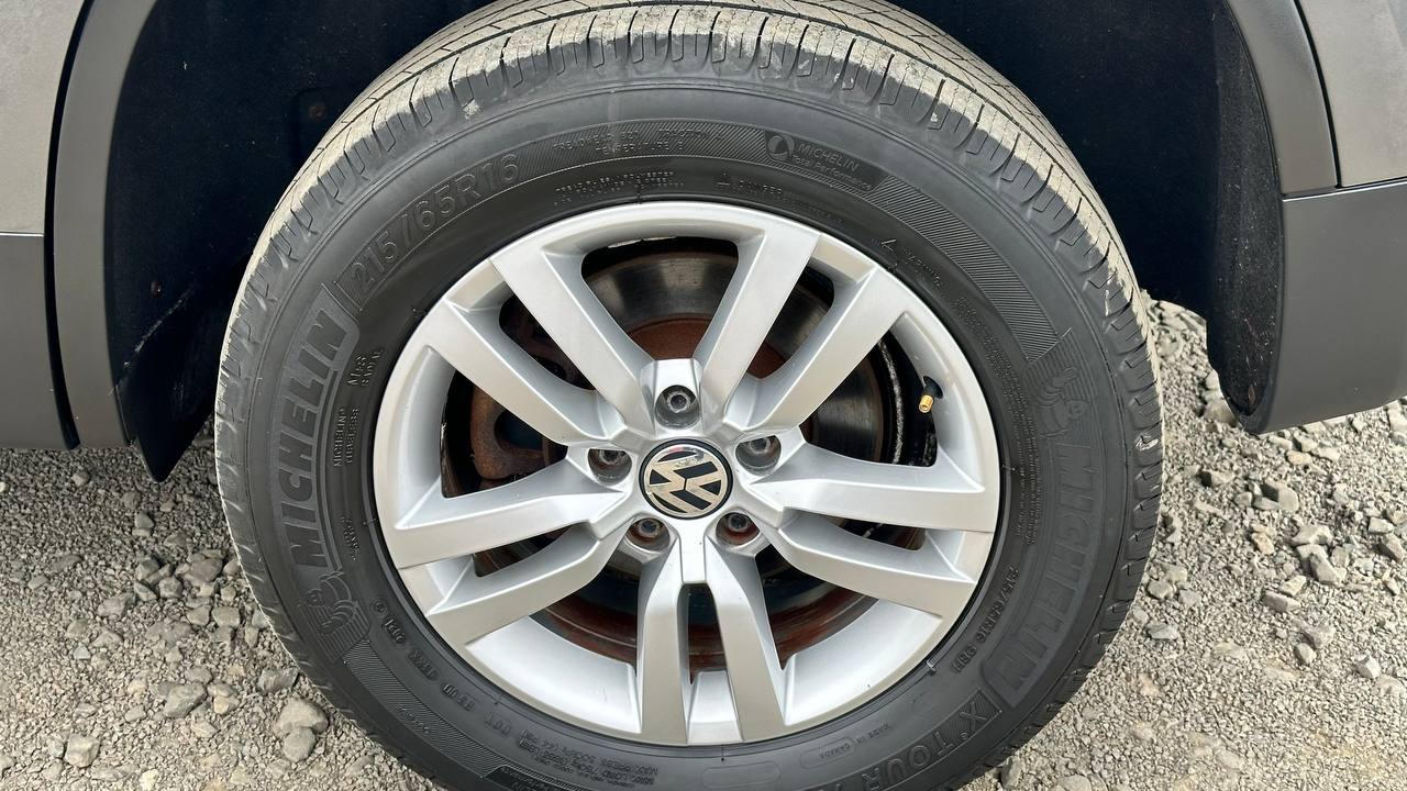 VOLKSWAGEN TIGUAN S 2012
