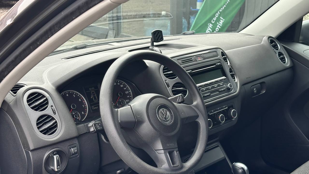 VOLKSWAGEN TIGUAN S 2012