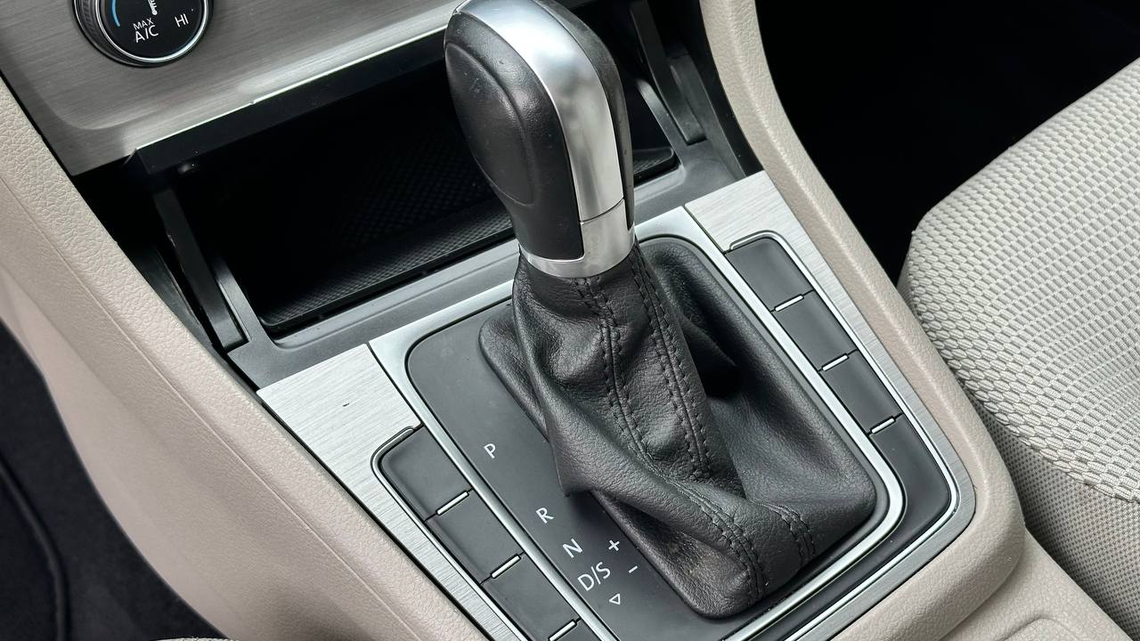 VOLKSWAGEN GOLF S/SE 2015