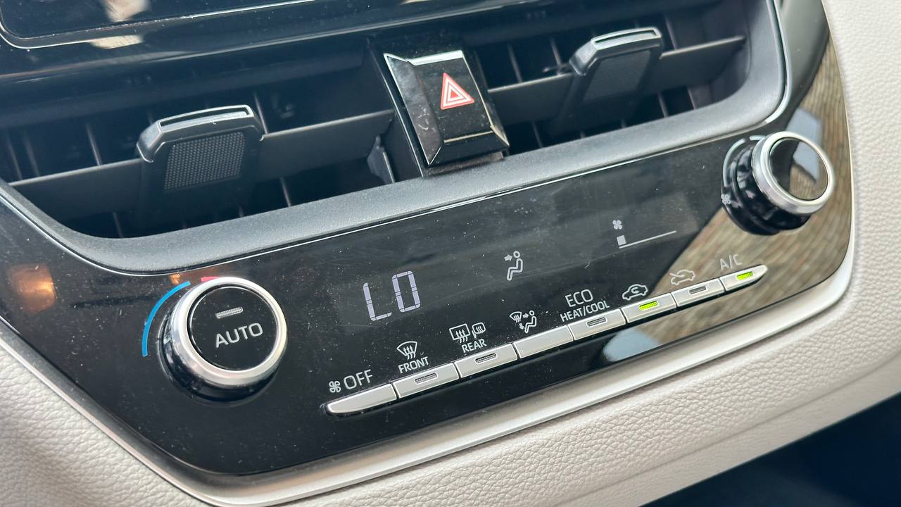 TOYOTA COROLLA LE 2019