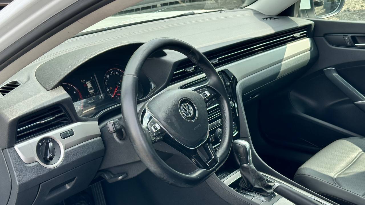 VOLKSWAGEN PASSAT SE 2020