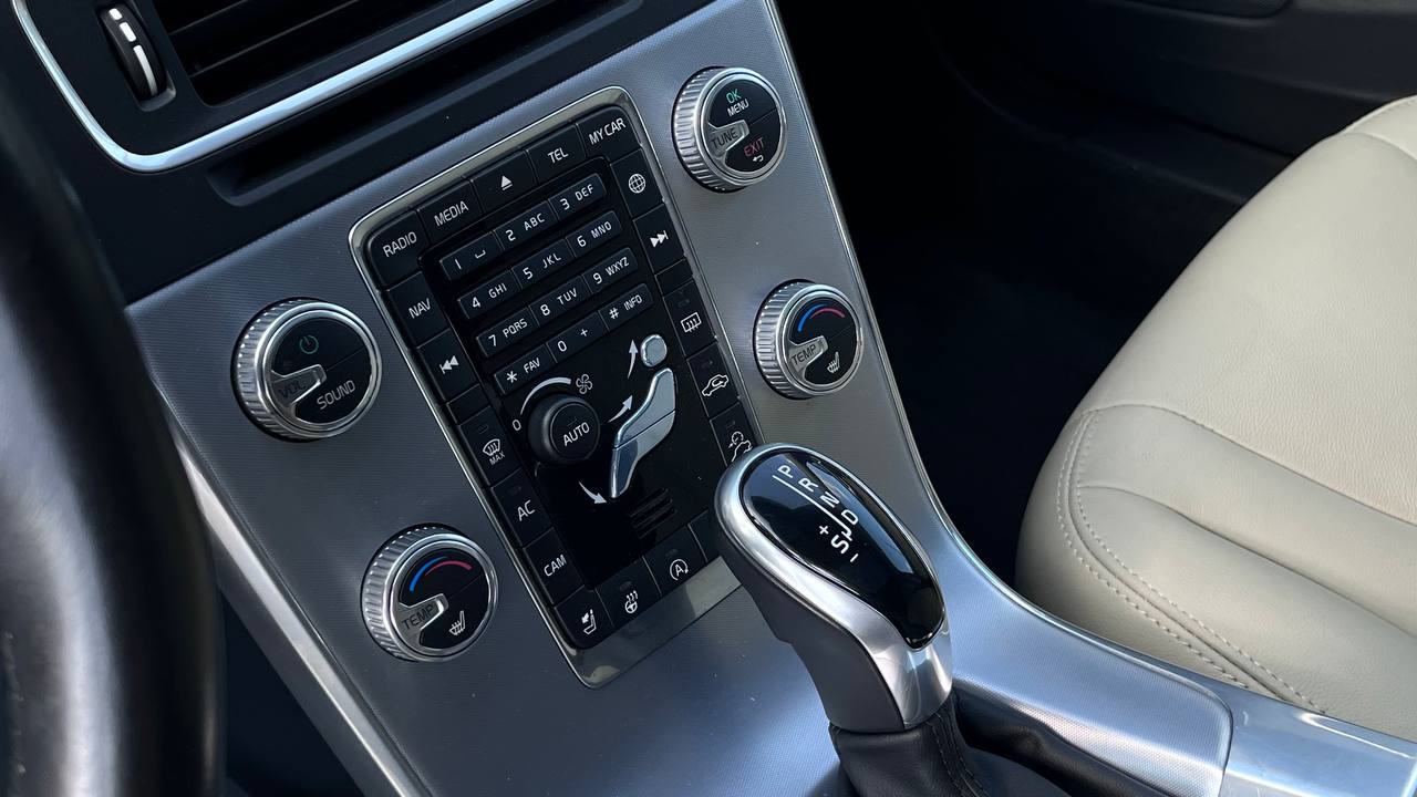 VOLVO V60 CROSS COUNTRY PREMIER 2016