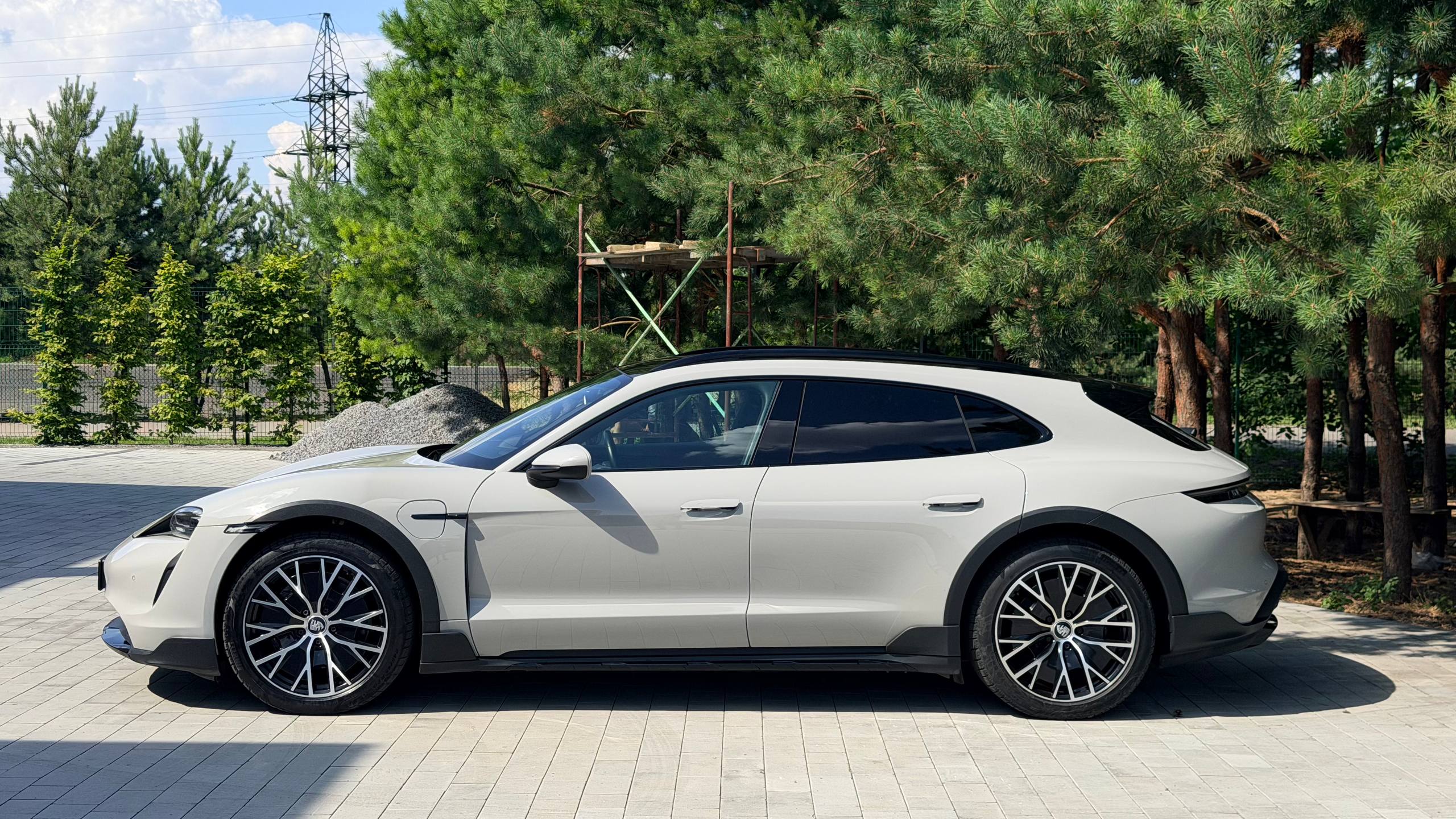 PORSCHE TAYCAN CROSS TURISMО