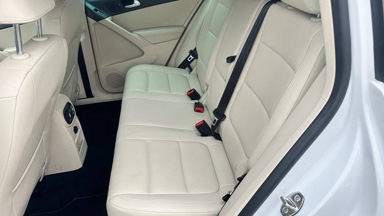 VOLKSWAGEN TIGUAN S 2011