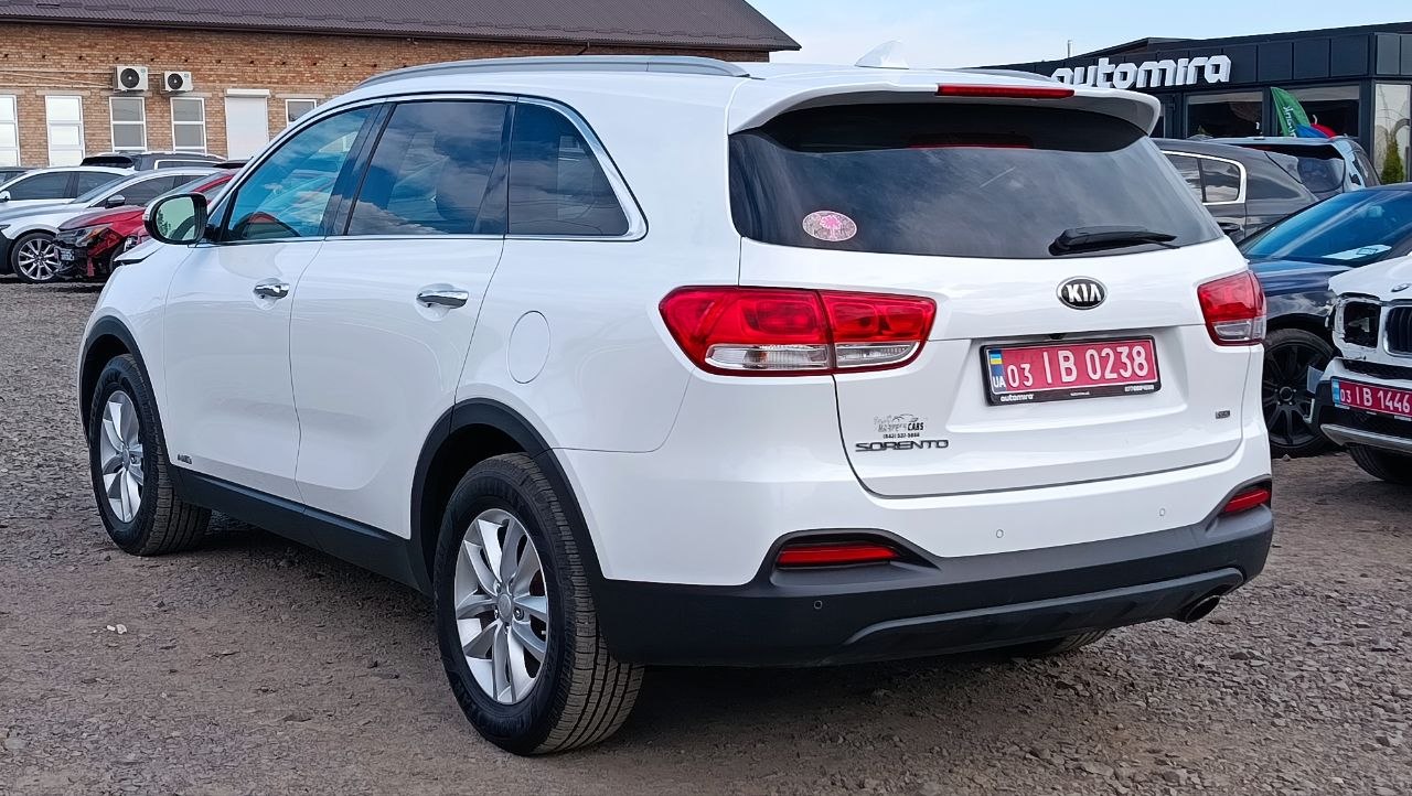 KIA SORENTO LX 2015