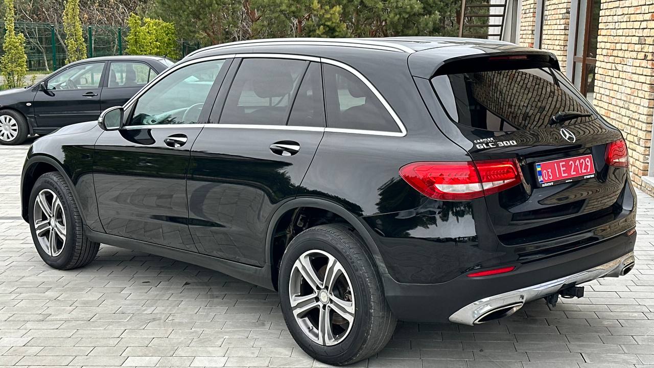 MERCEDES-BENZ GLC 300 2016