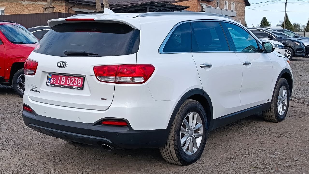 KIA SORENTO LX 2015