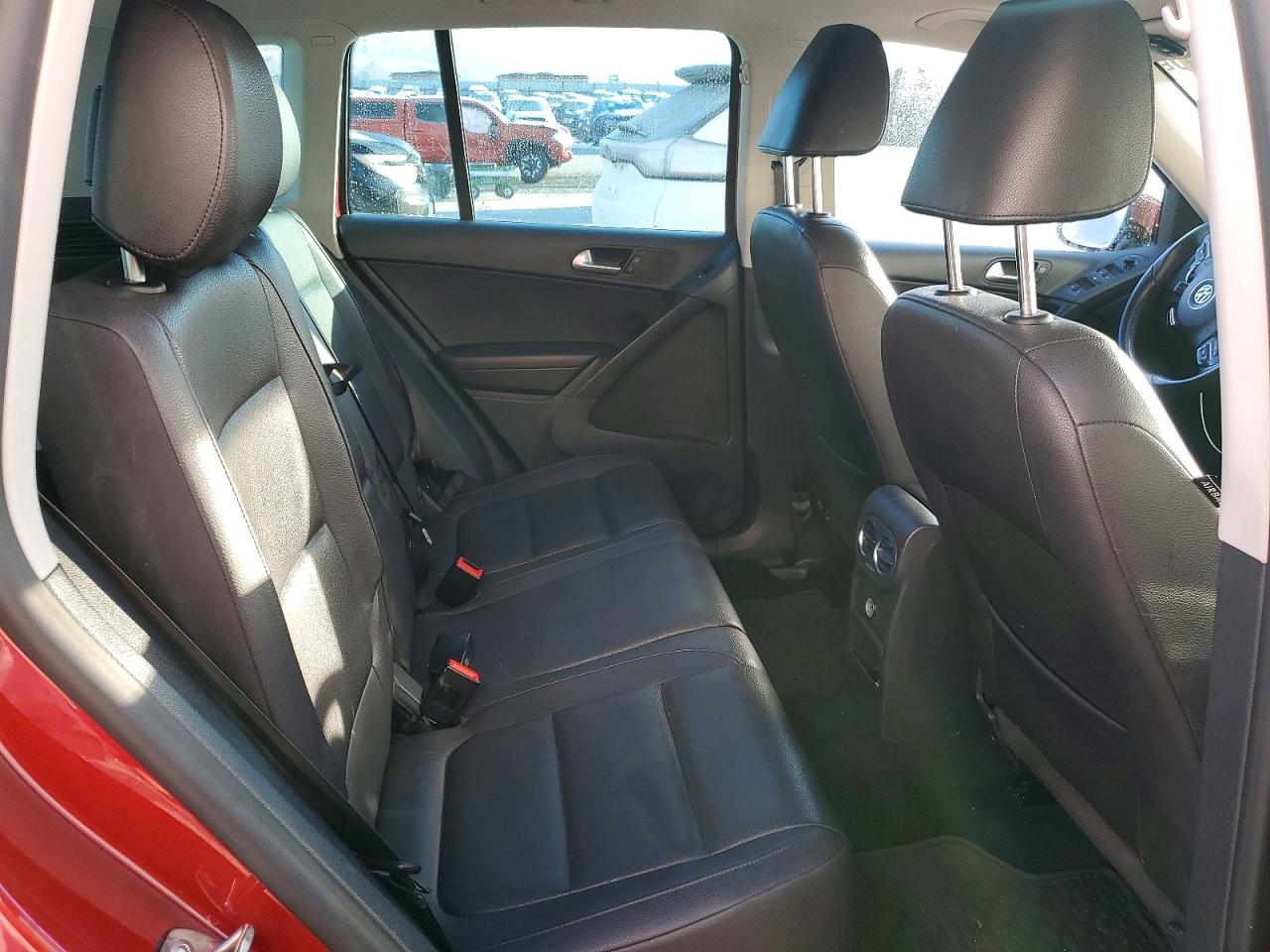 VOLKSWAGEN TIGUAN S 2013