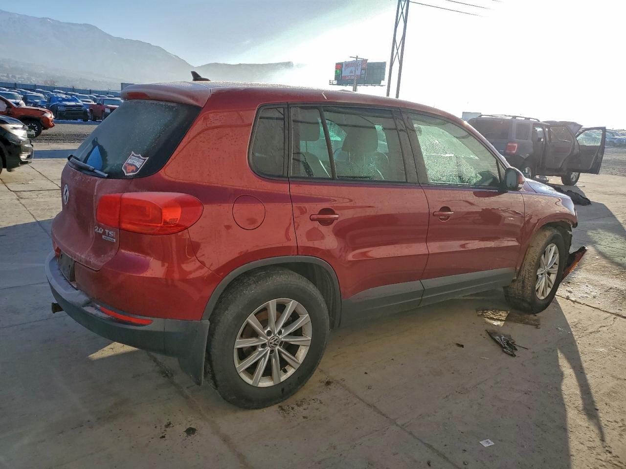 VOLKSWAGEN TIGUAN S 2013