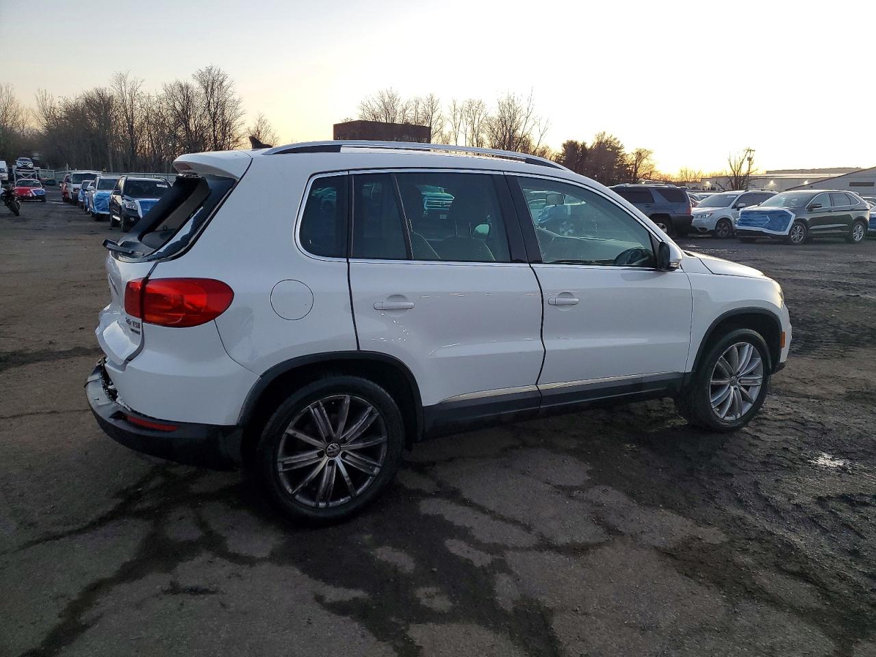 VOLKSWAGEN TIGUAN S 2012