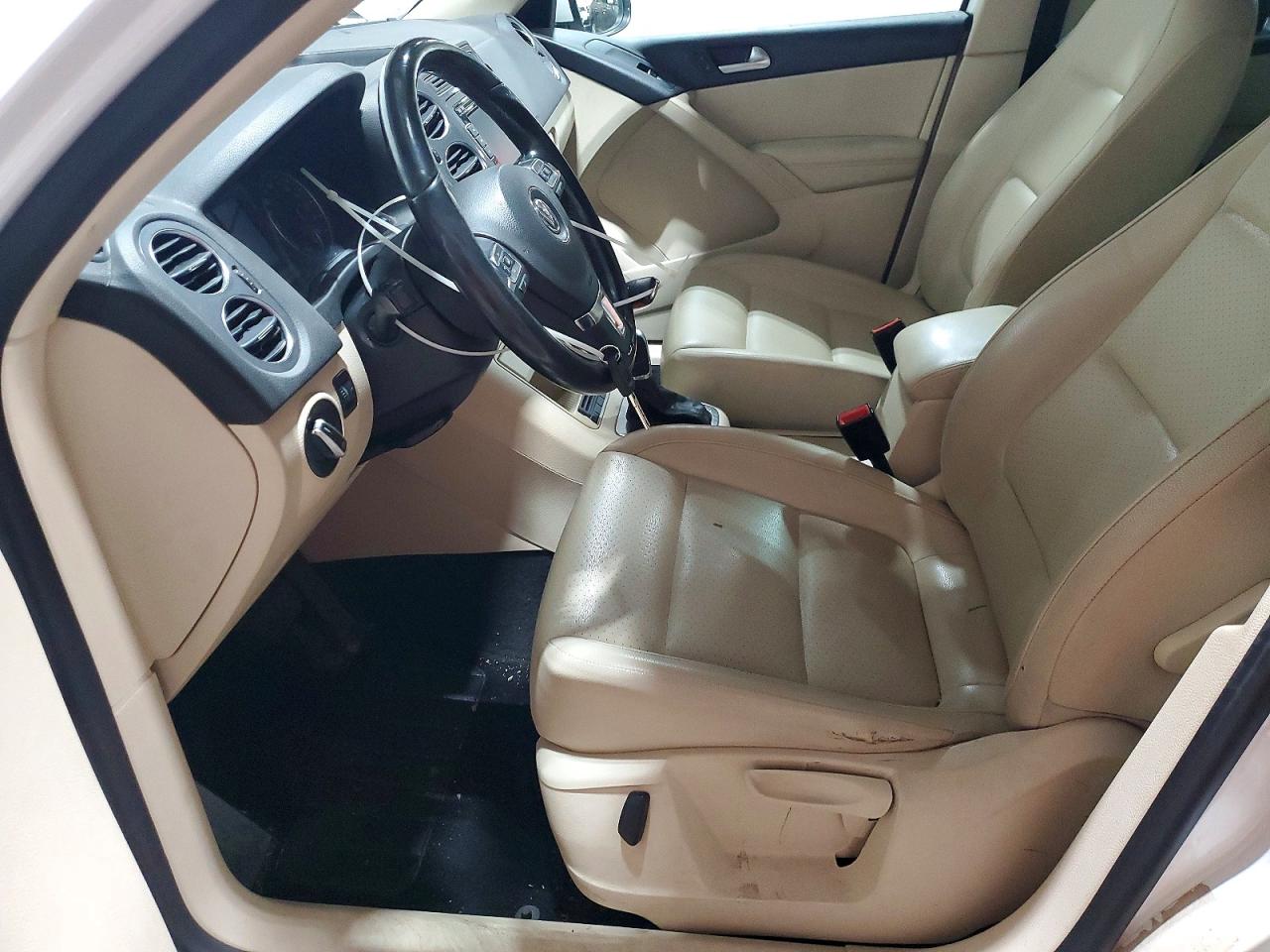 VOLKSWAGEN TIGUAN S 2012