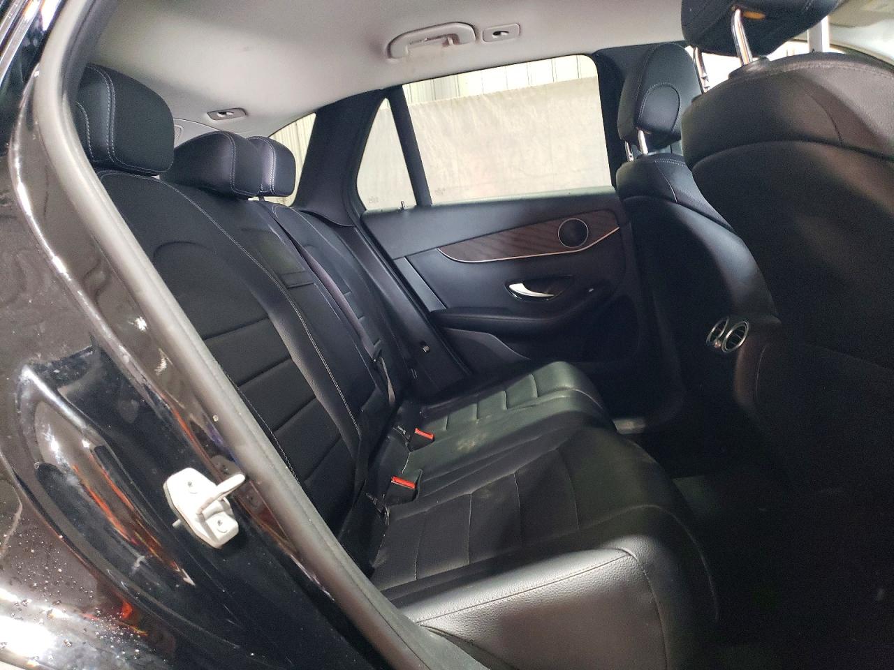 MERCEDES-BENZ GLC 300 2016