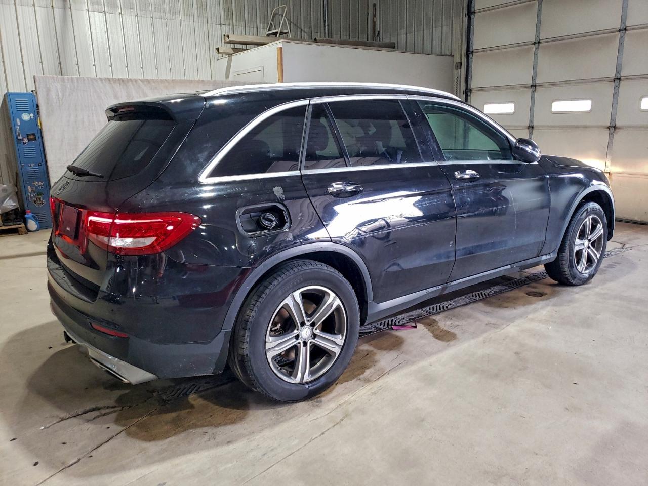 MERCEDES-BENZ GLC 300 2016