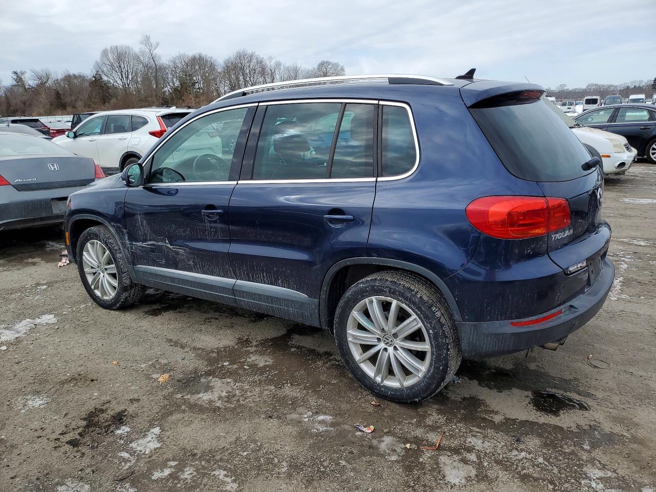 VOLKSWAGEN TIGUAN S 2014