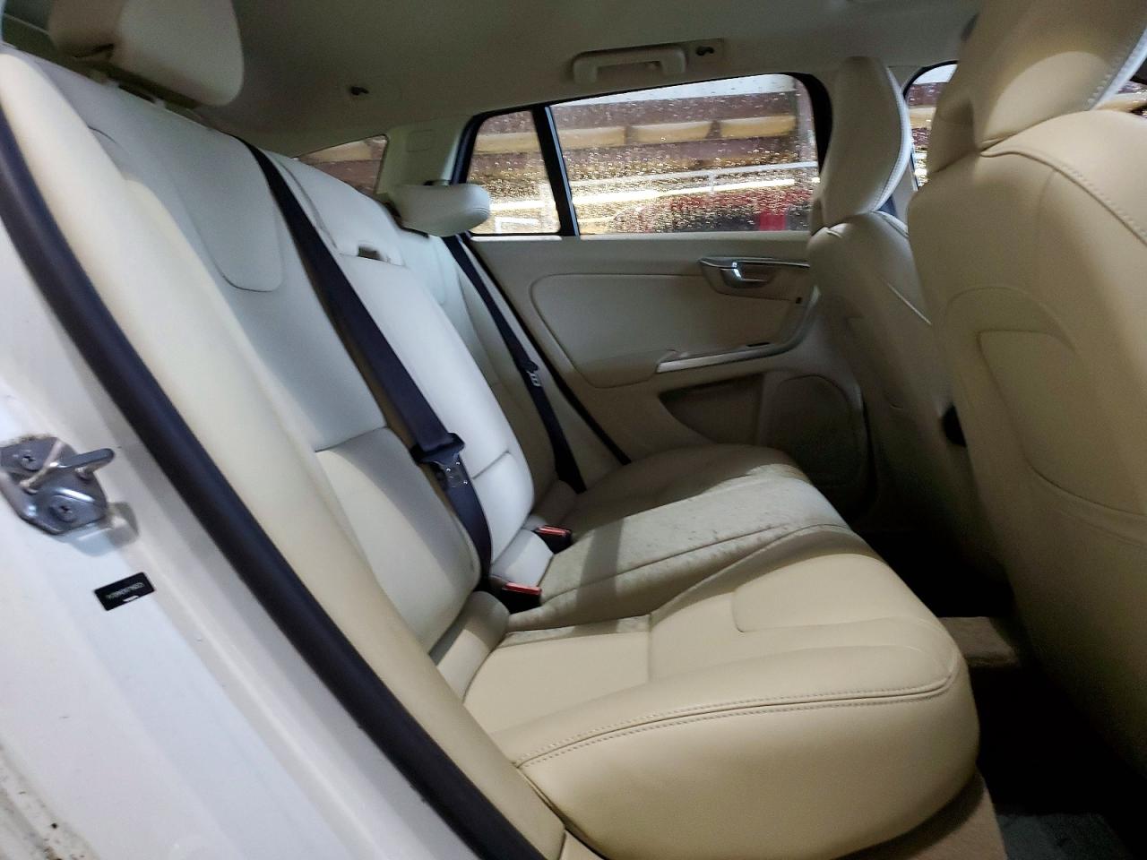 VOLVO V60 PREMIER 2013