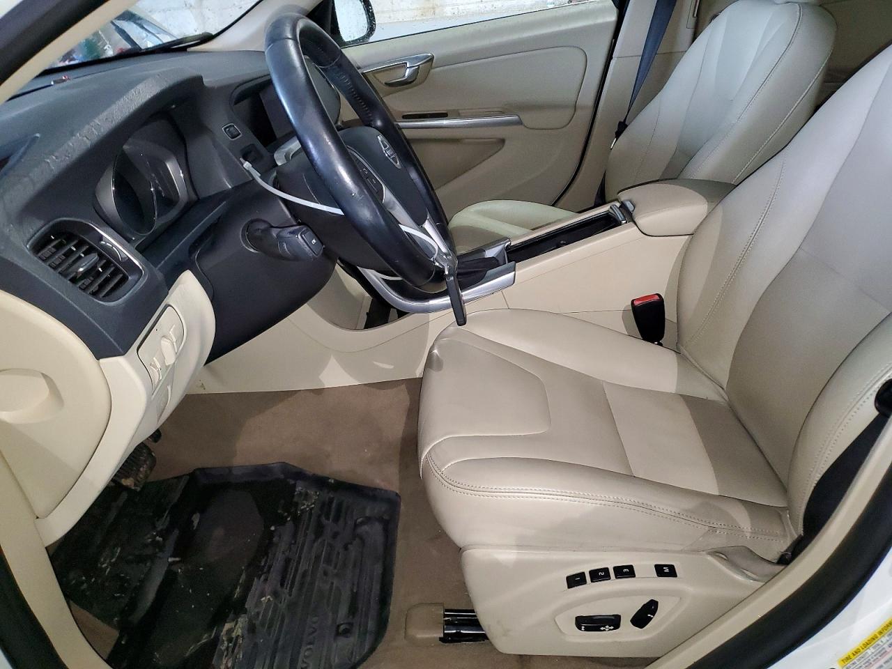 VOLVO V60 PREMIER 2013