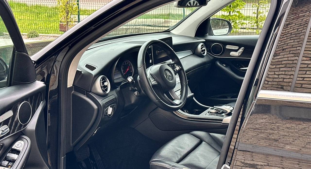 MERCEDES-BENZ GLC 300 2016