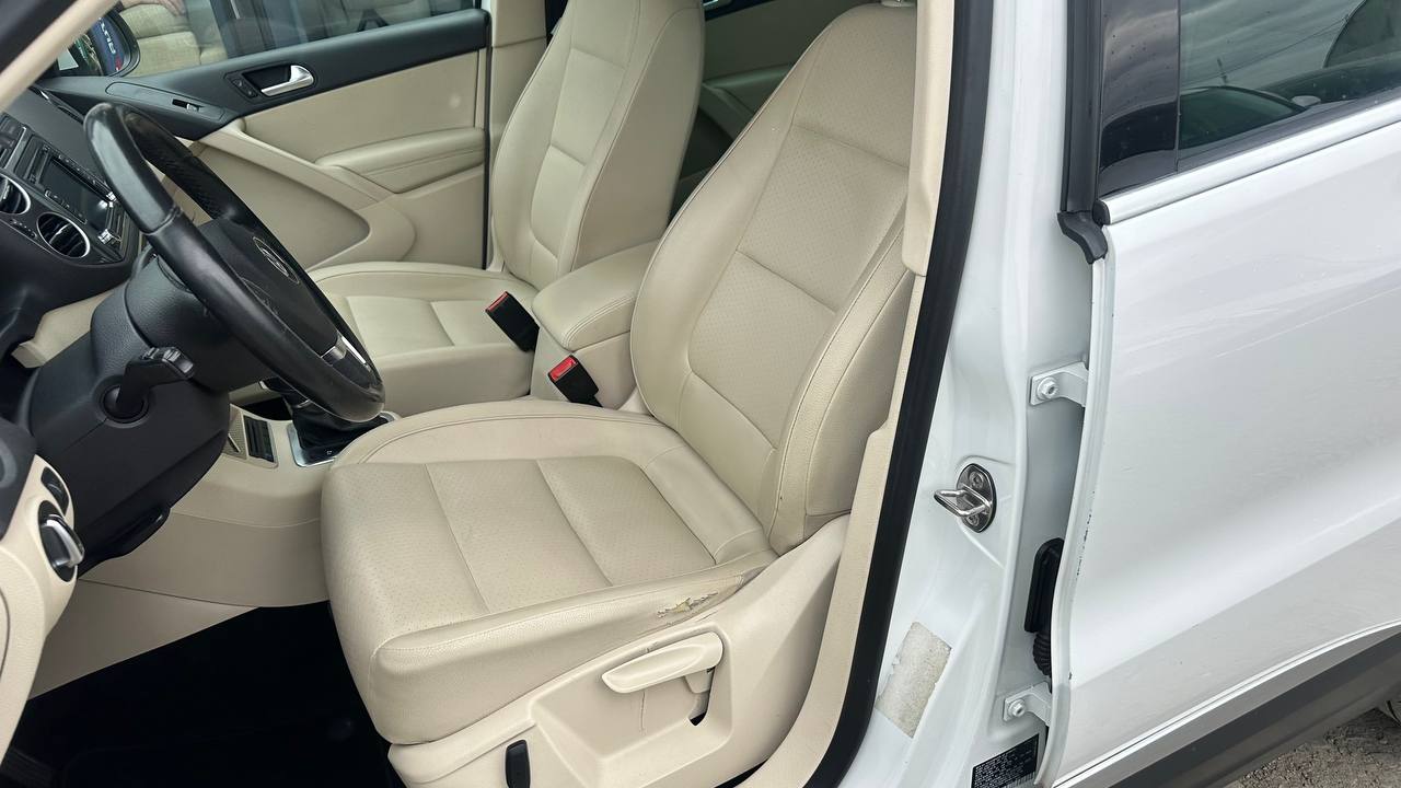 VOLKSWAGEN TIGUAN S 2011