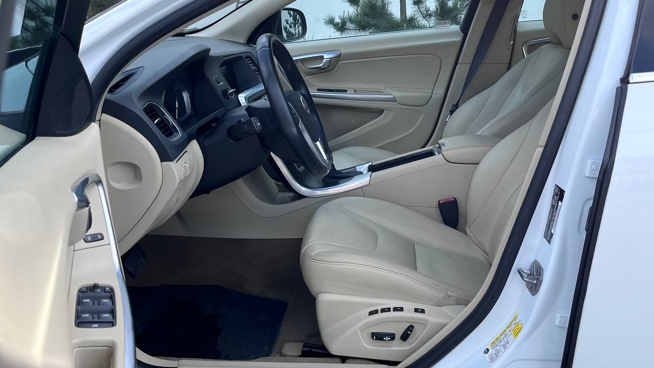 VOLVO V60 PREMIER 2013