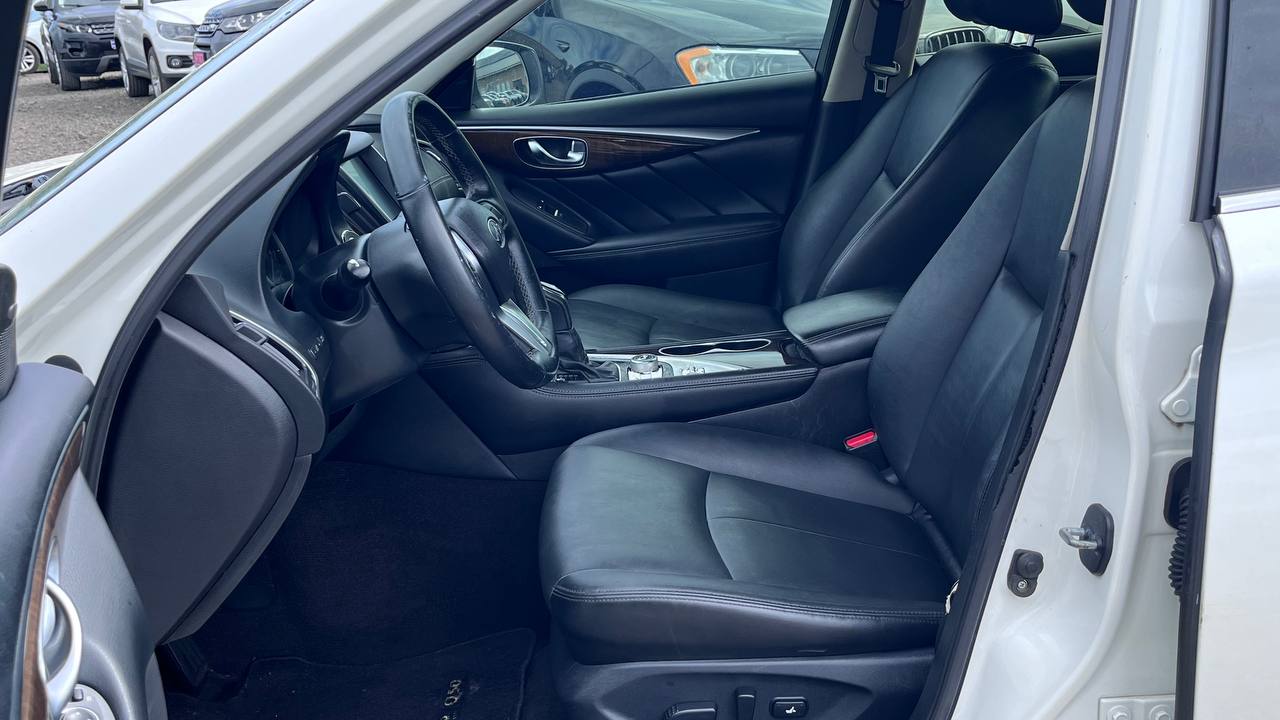 INFINITI Q50 LUXE 2017