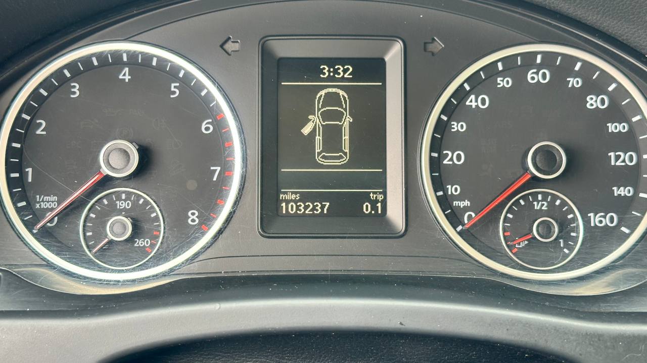 VOLKSWAGEN TIGUAN S 2011