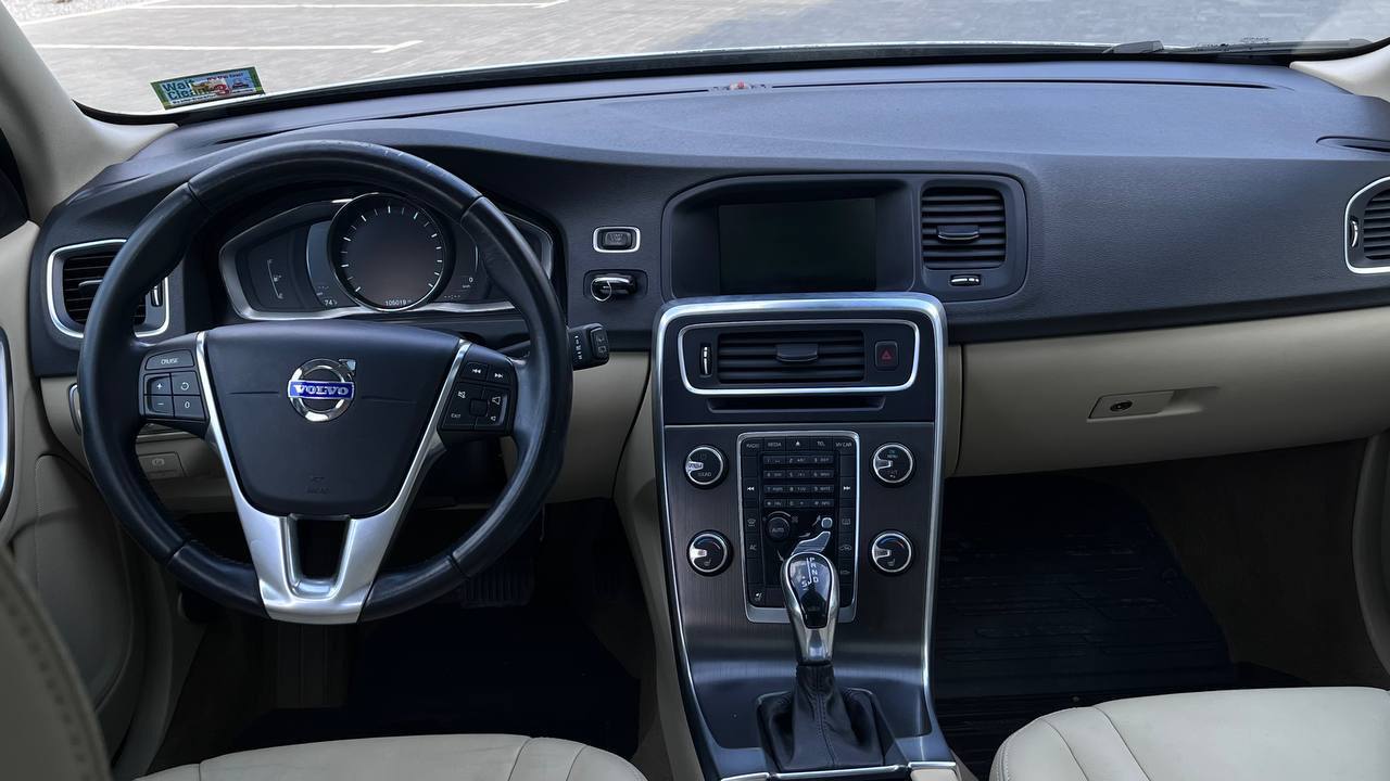 VOLVO V60 PREMIER 2013