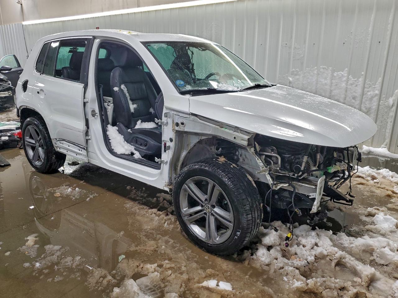 VOLKSWAGEN TIGUAN SPORT 2016