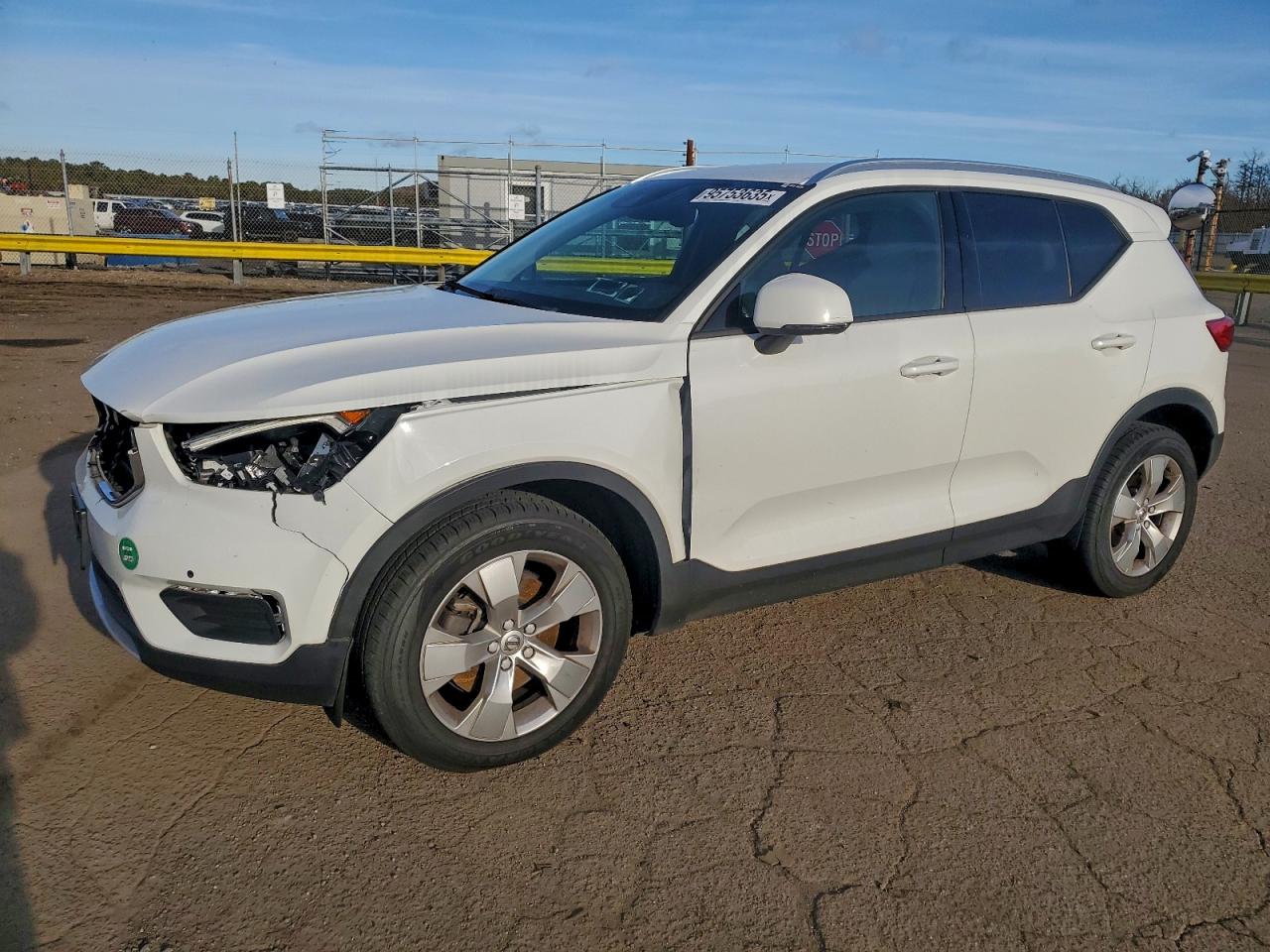 VOLVO XC40 T4 MOMENTUM 2020