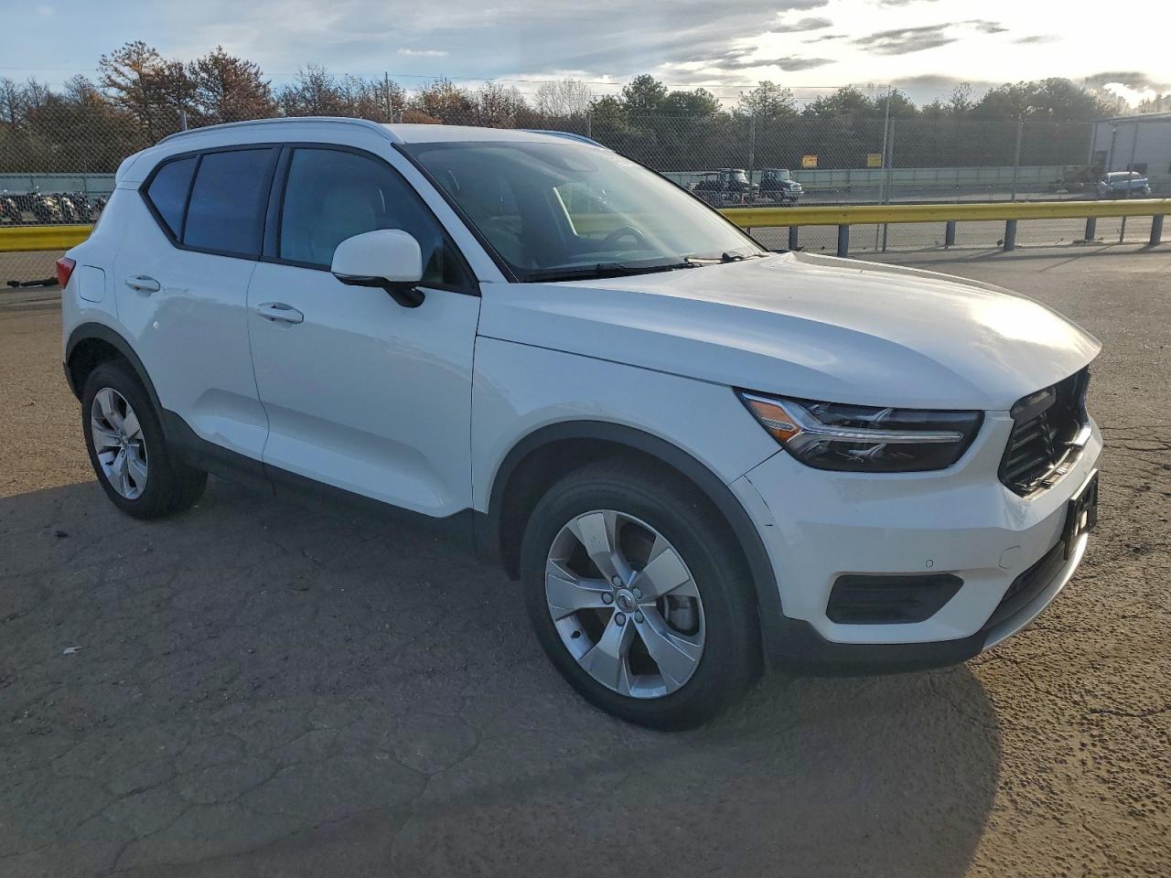 VOLVO XC40 T4 MOMENTUM 2020