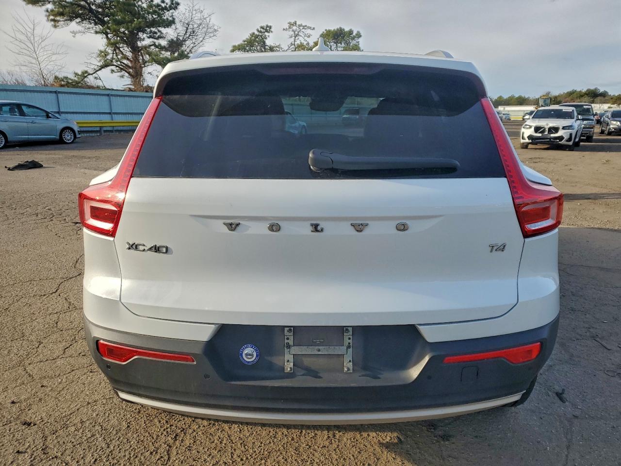 VOLVO XC40 T4 MOMENTUM 2020