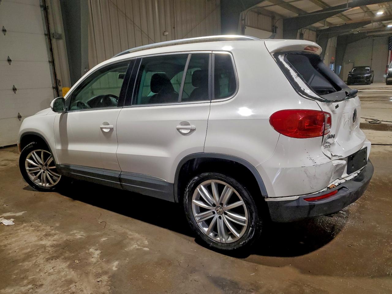 VOLKSWAGEN TIGUAN S 2013