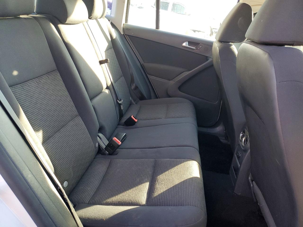 VOLKSWAGEN TIGUAN S 2014