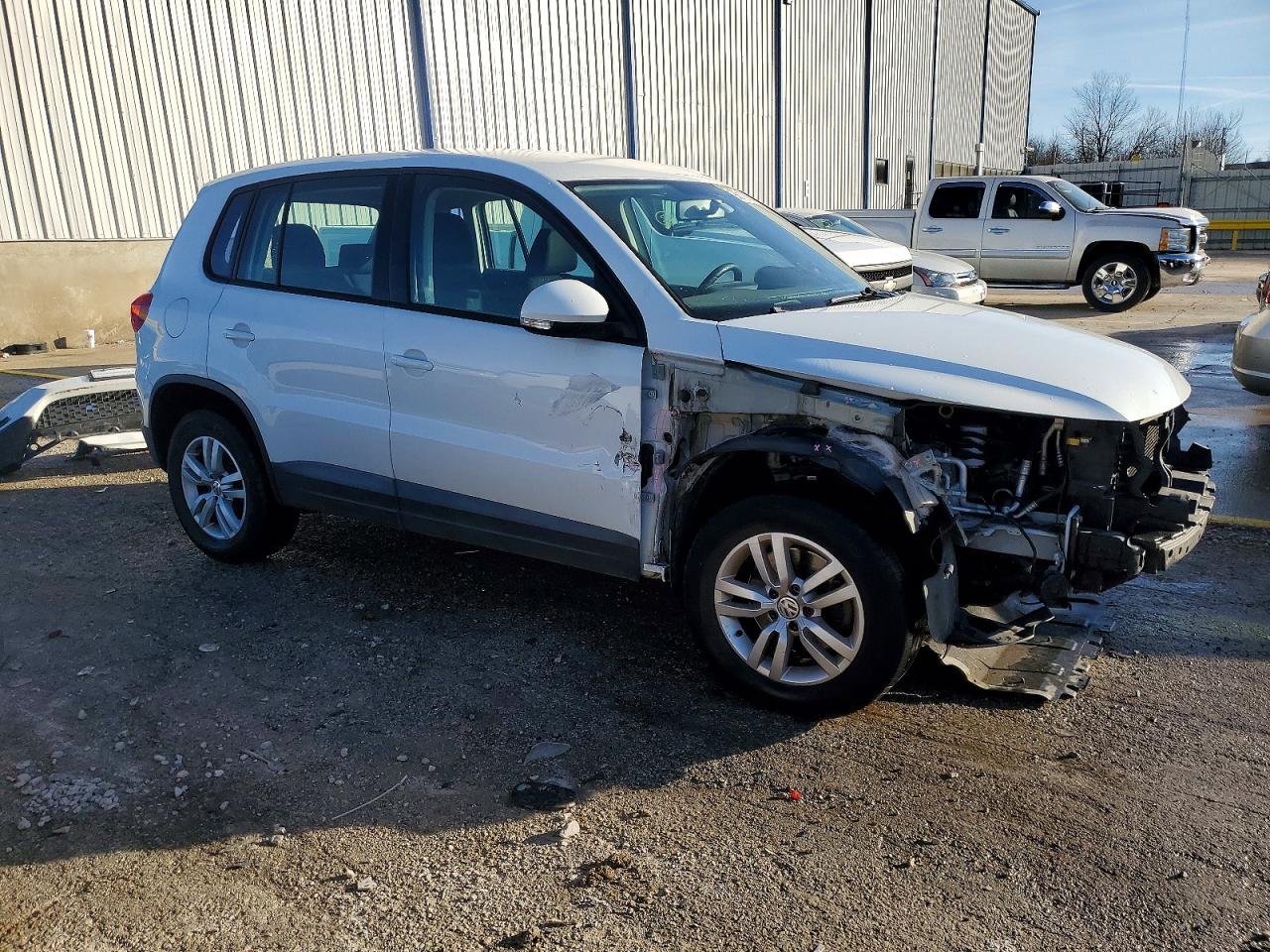 VOLKSWAGEN TIGUAN S 2014