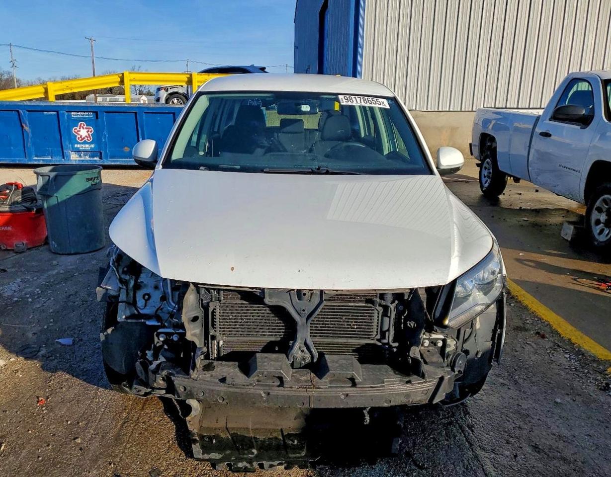 VOLKSWAGEN TIGUAN S 2014