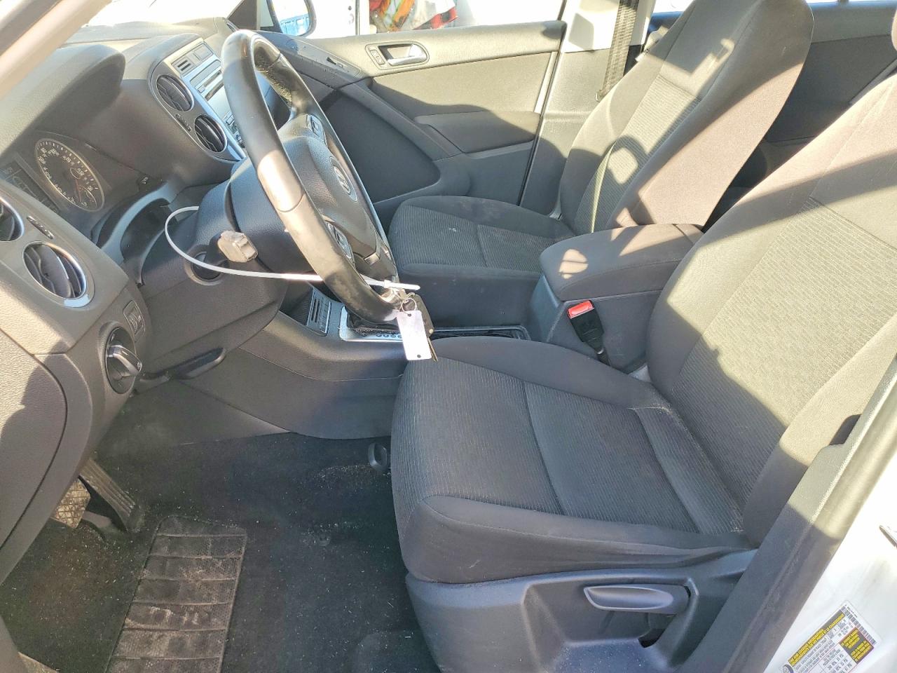 VOLKSWAGEN TIGUAN S 2014