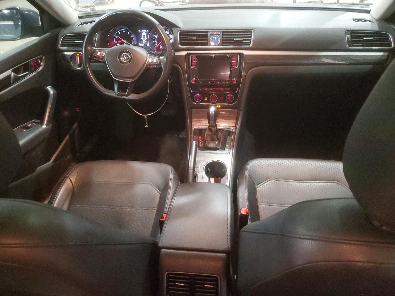 VOLKSWAGEN PASSAT SE 2016