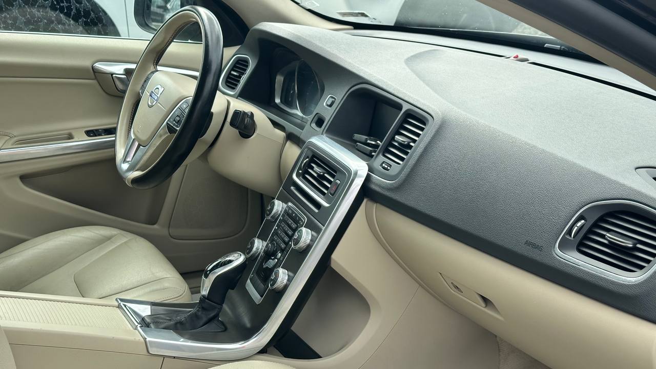 VOLVO S60 PREMIER 2014