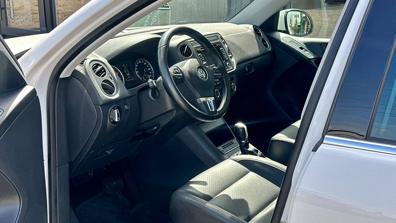 VOLKSWAGEN TIGUAN S 2012