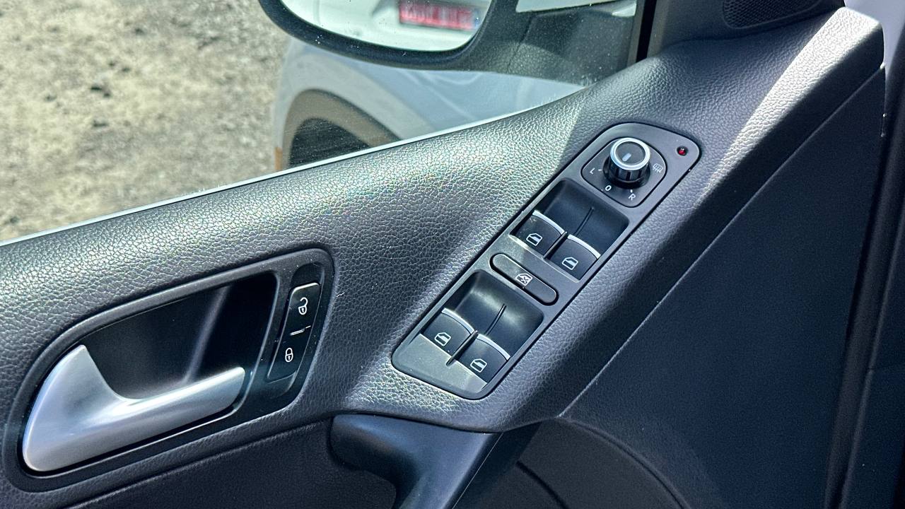 VOLKSWAGEN TIGUAN S 2012