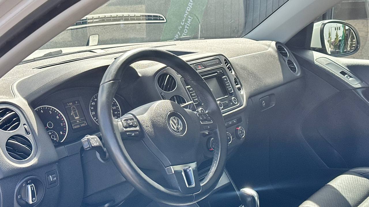 VOLKSWAGEN TIGUAN S 2012