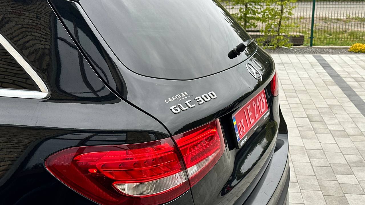MERCEDES-BENZ GLC 300 2016