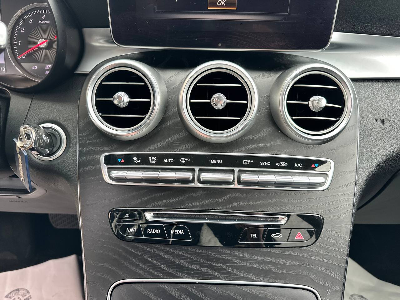 MERCEDES-BENZ GLC 300 2016