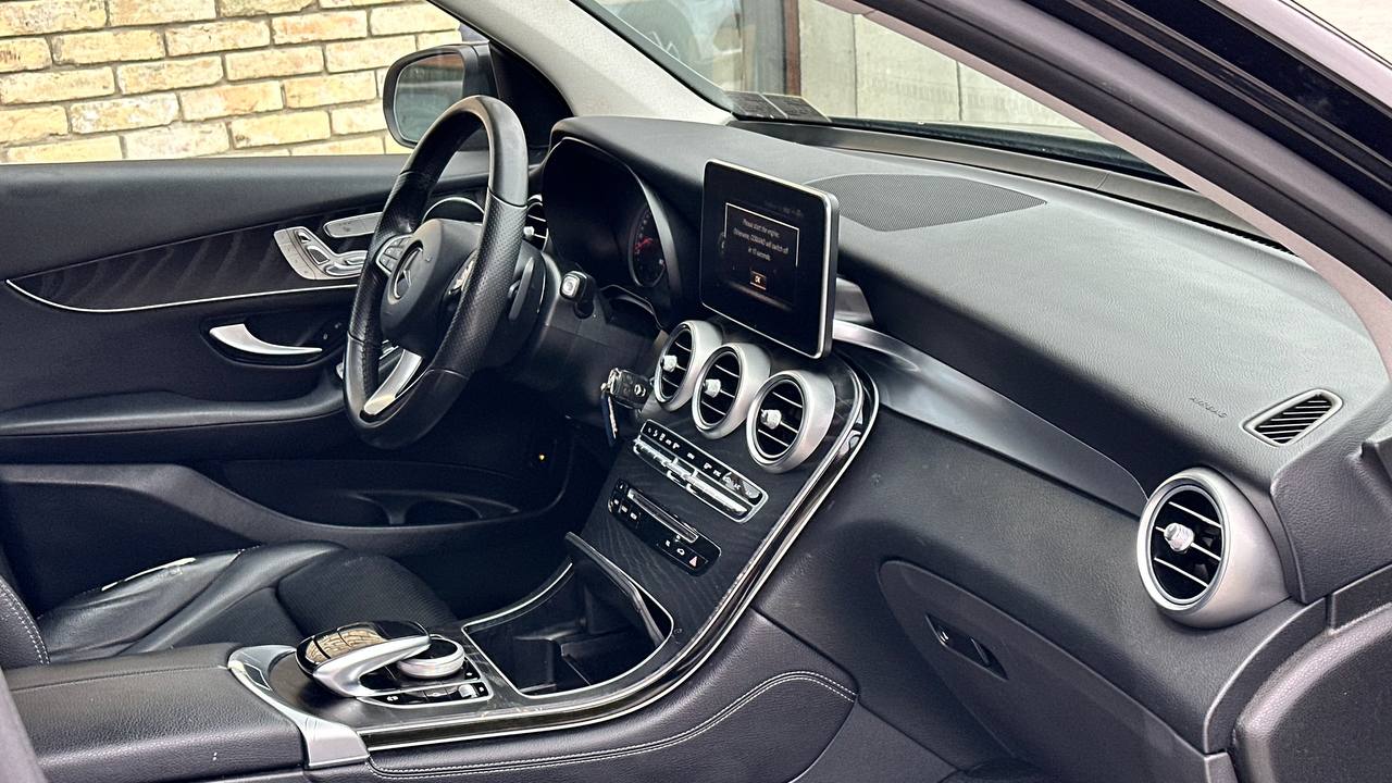 MERCEDES-BENZ GLC 300 2016