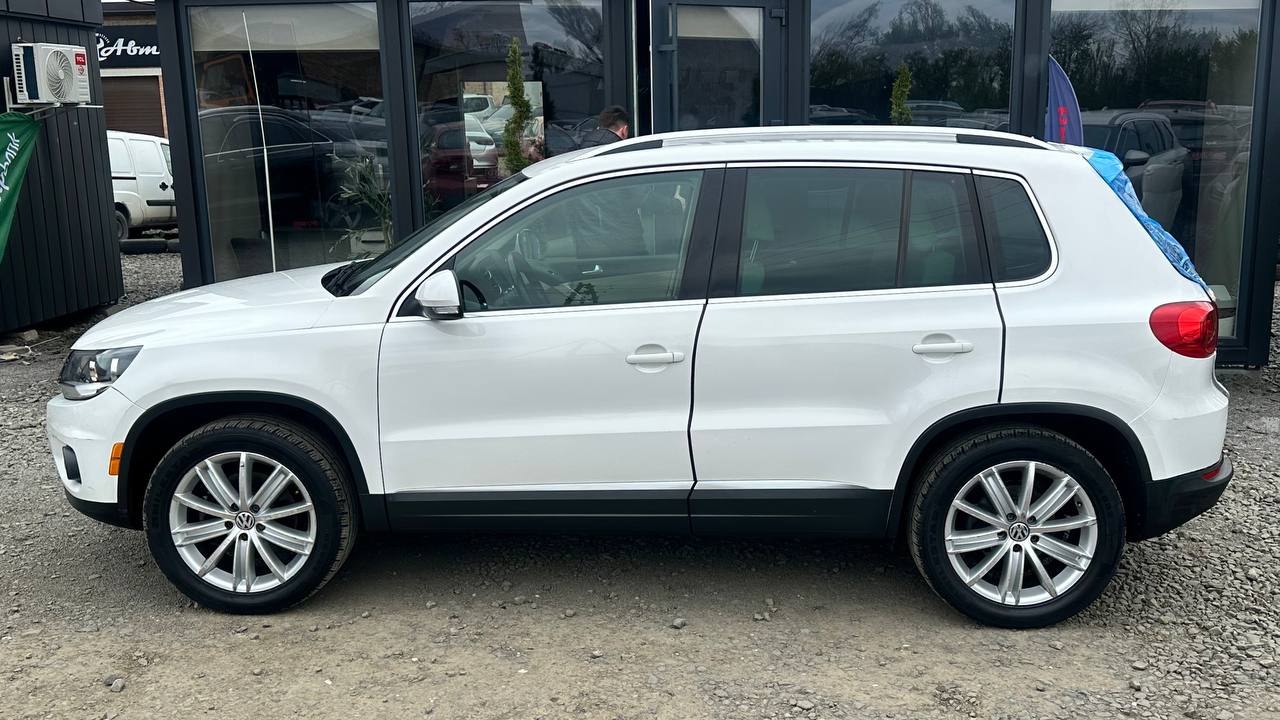 VOLKSWAGEN TIGUAN S 2011