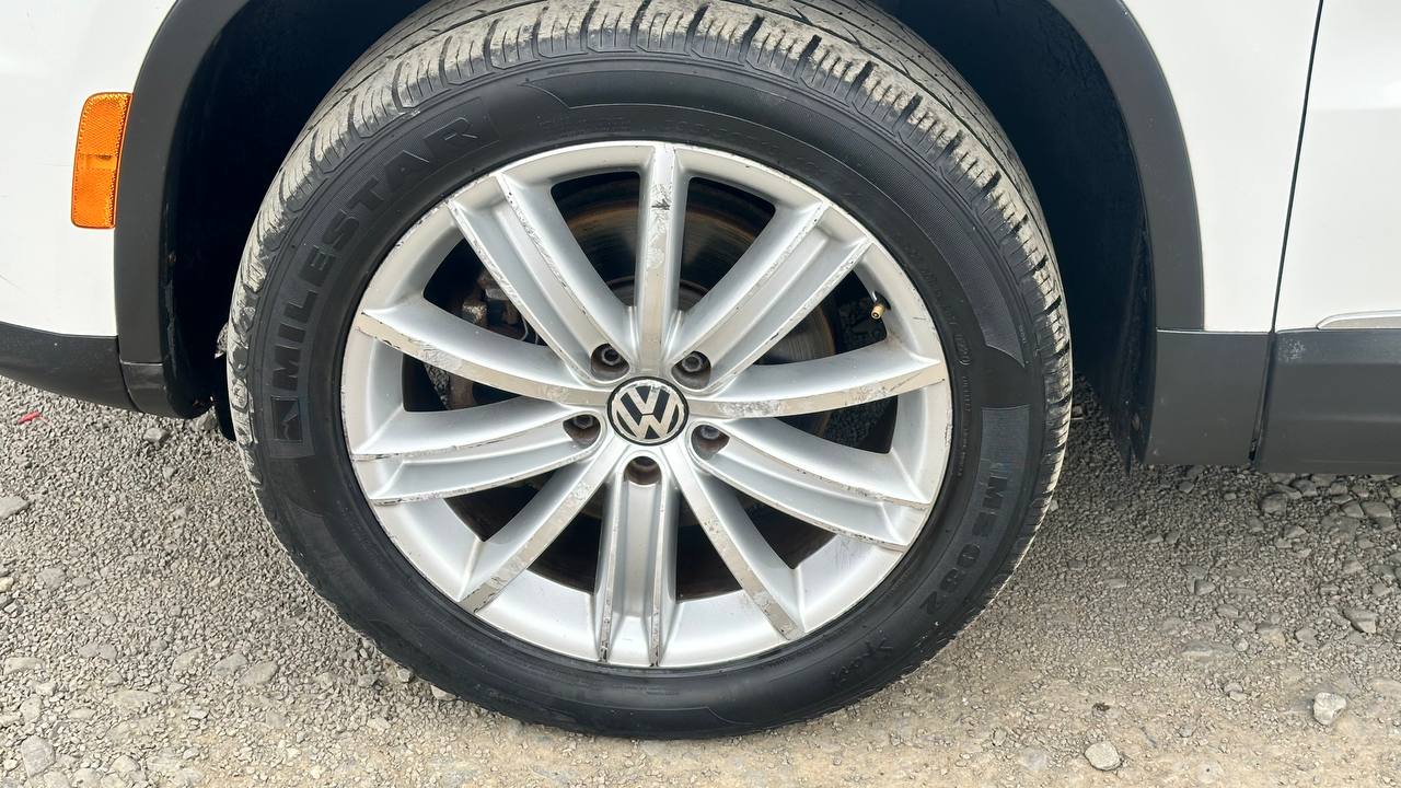 VOLKSWAGEN TIGUAN S 2011