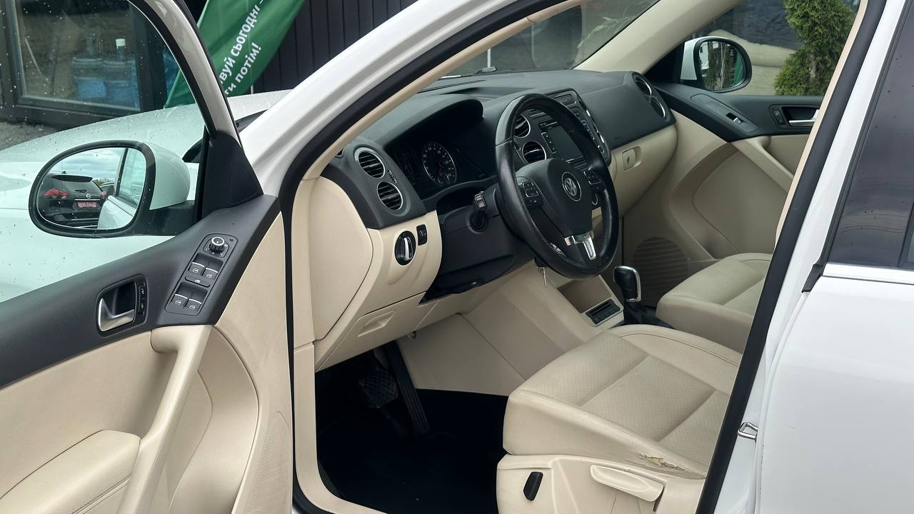 VOLKSWAGEN TIGUAN S 2011