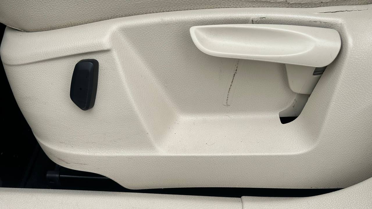 VOLKSWAGEN TIGUAN S 2011