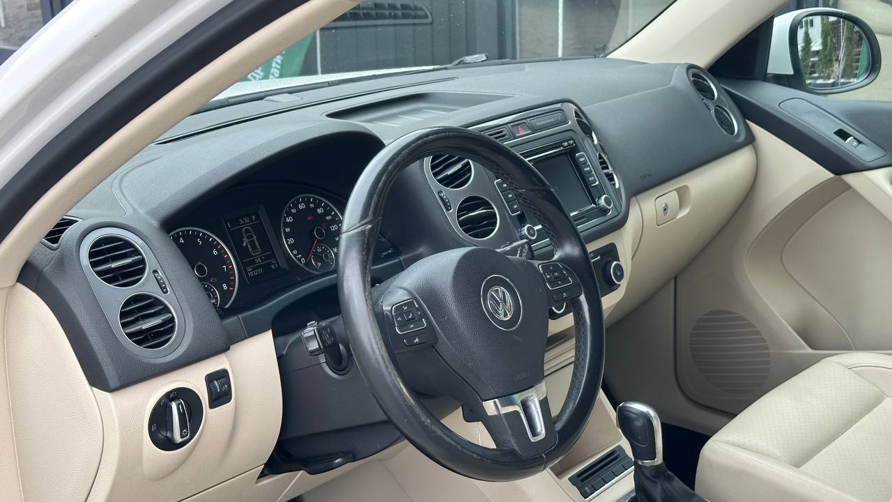 VOLKSWAGEN TIGUAN S 2011