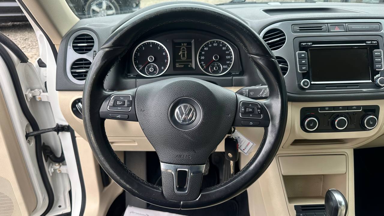 VOLKSWAGEN TIGUAN S 2011