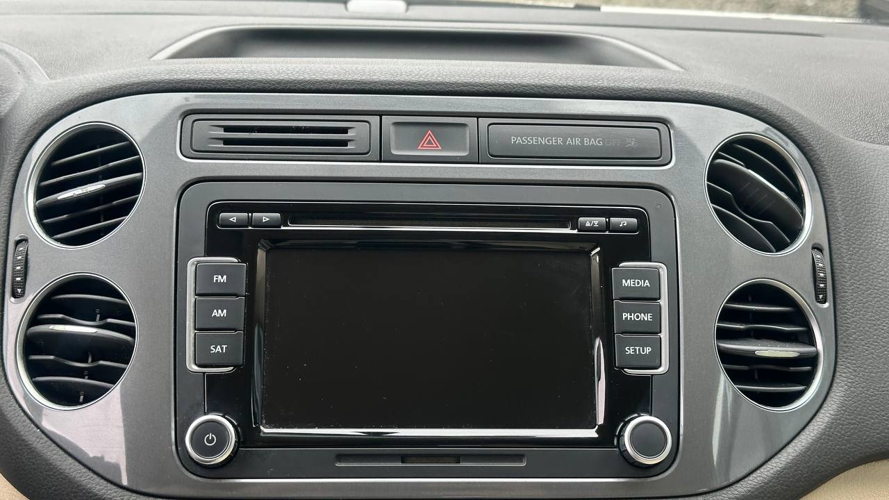VOLKSWAGEN TIGUAN S 2011